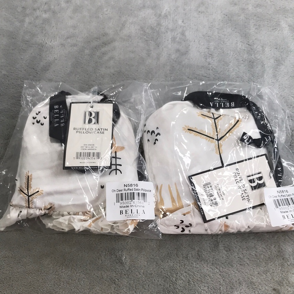 Bella Sleep + Spa Deer Silk Ruffled Pillowcases 2 New great gift